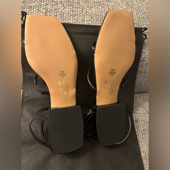 Brand new NO BOX Mix No. 6 Black Patent Strappy Seana Sandals โ Size 8.5 - Picture 5 of 10